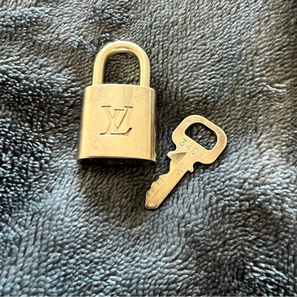 Euc Louis Vuitton Lock & Key #340